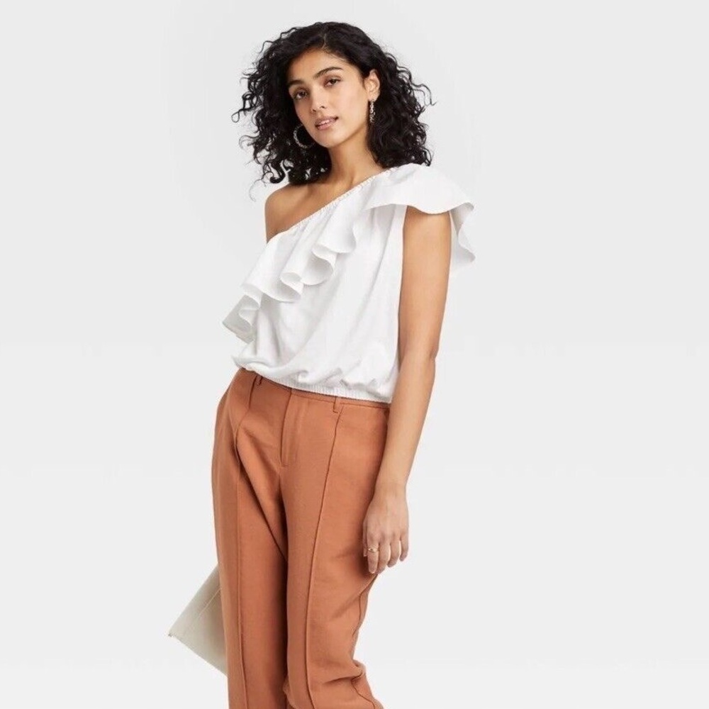 ✨ A New Day One-Shoulder Ruffle Blouse – White (NWT, Size Small) ✨ - Picture 4 of 6